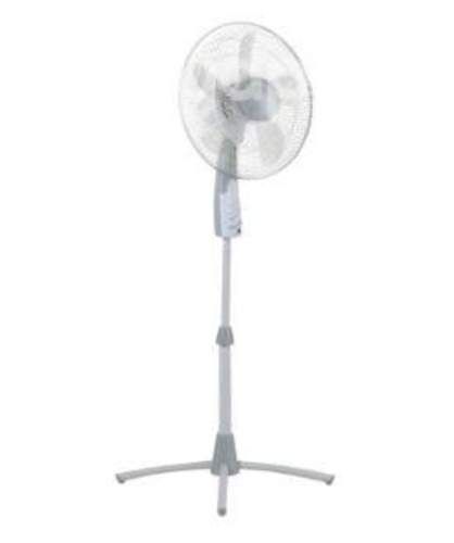 Ventilador de pedestal 16&quot; blanco/gris