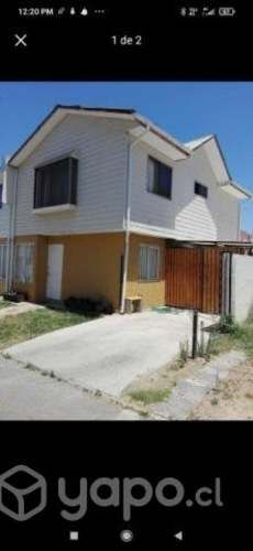 Casa de dos pisos en belloto norte