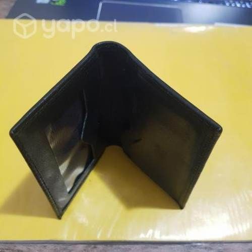 Tarjetero de cuero nuevo jamás usado