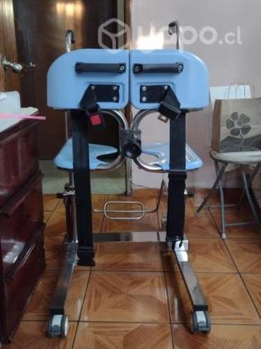 Silla de ruedas elevadora con pedal