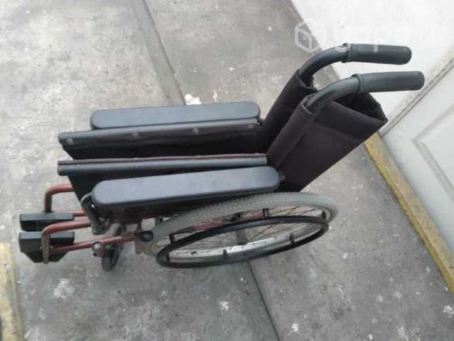 sila de ruedas muy buen estado