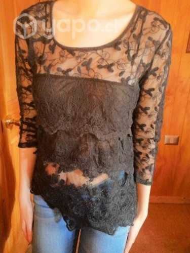 Polera negra marca alniz