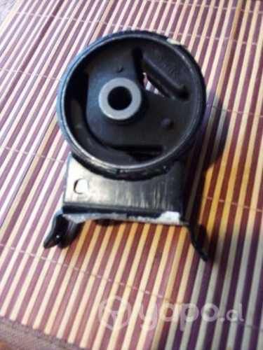 Soporte motor Toyota Yaris