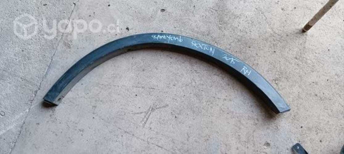 Moldura ssangyong Rexton 2016 derecha