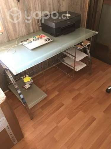 Escritorio con cubierta de vidrio templado