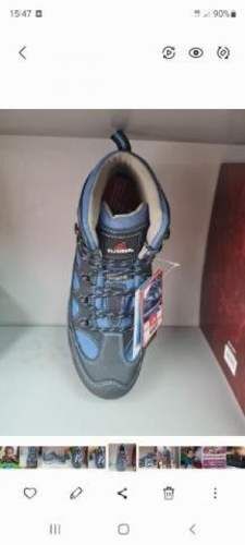 zapatos nuevos de seguridad