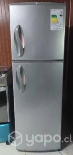 Refrigerador LG en perfectas condiciones.