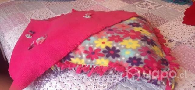 Camita con cobijas para perritos y gatitos