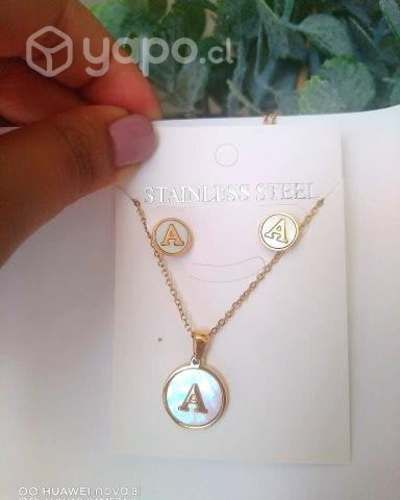 Conjunto de aretes y collar de acero inoxidable