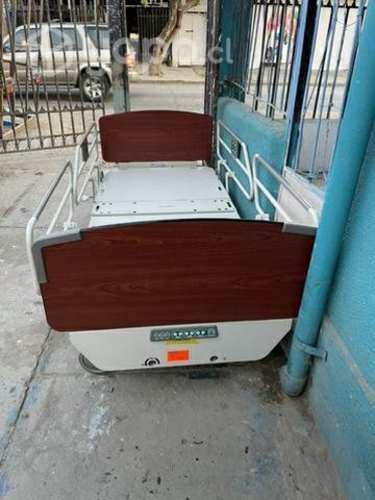 Vend catre clínico eléctrico con colchones 5 funci