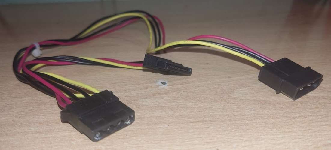 Cable 1 Molex Macho & 1 Molex Hembra & 1 SATA Hemb