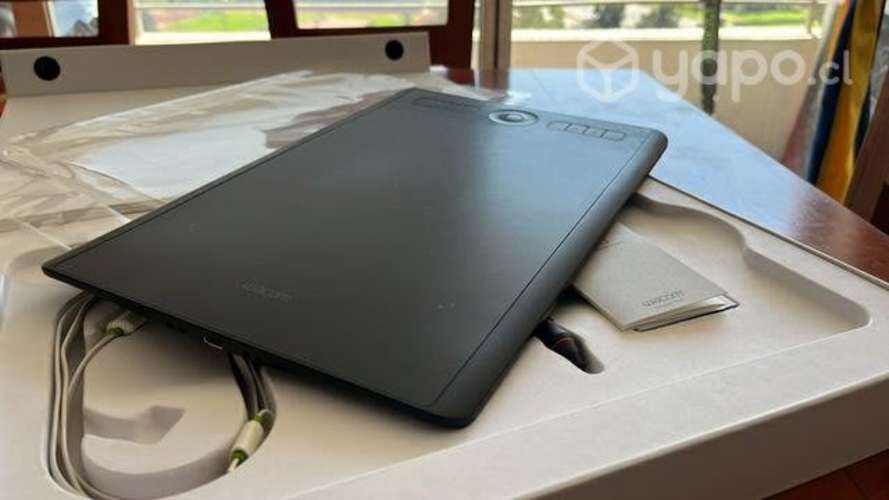 Tableta Wacom Intuos pro Medium 1 año de uso