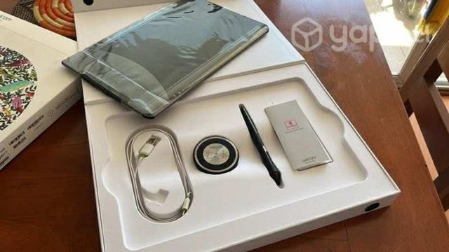 Tableta Wacom Intuos pro Medium 1 año de uso
