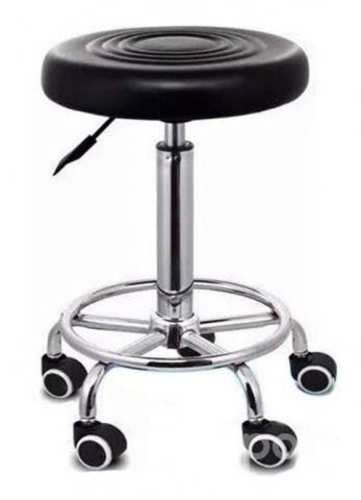 Taburete Color Negro De 5 Ruedas Resistente