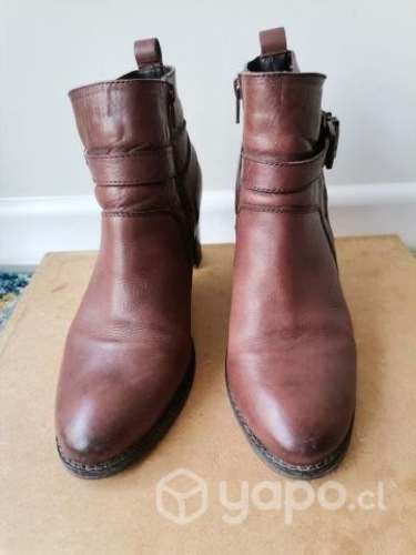 Botines marca pollini