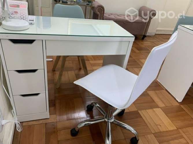 Mesa manicure y silla
