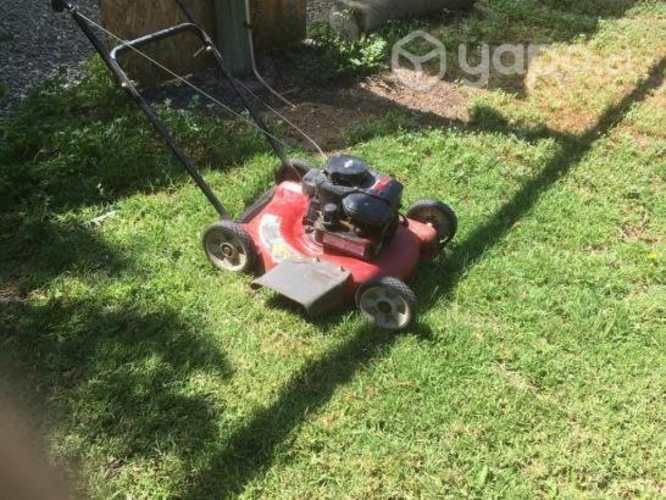 Maquina para cortar césped como nueva