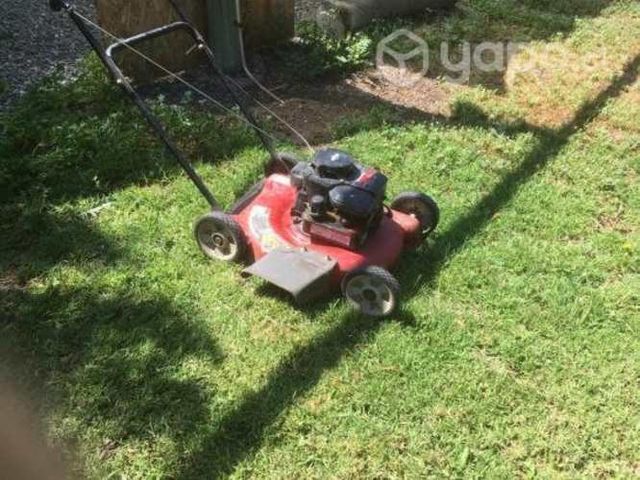 Maquina para cortar césped como nueva