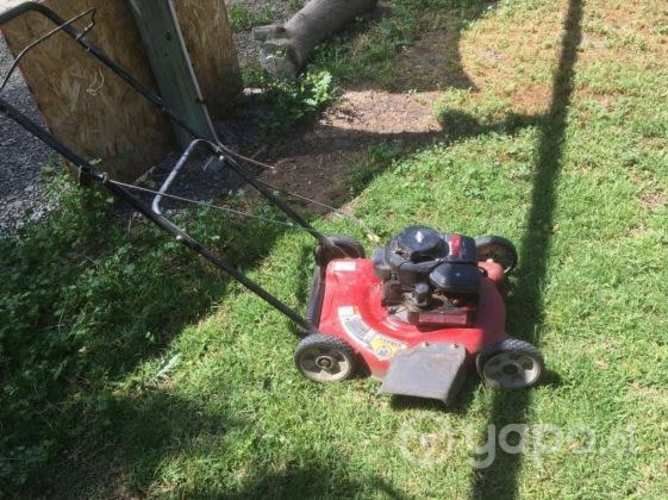 Maquina para cortar césped como nueva