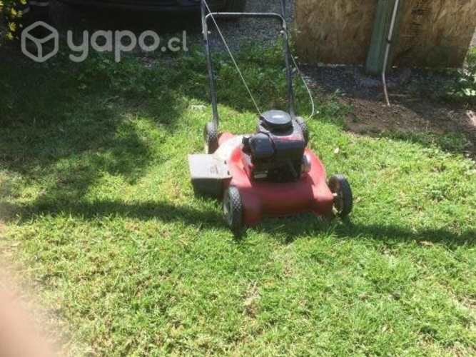 Maquina para cortar césped como nueva