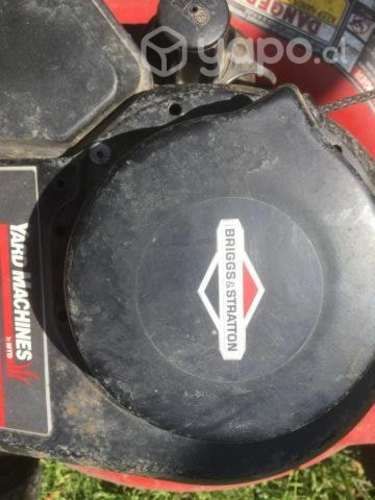 Maquina para cortar césped como nueva