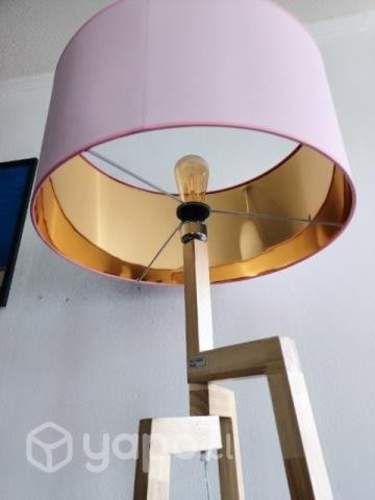 Lámpara de pie trípode