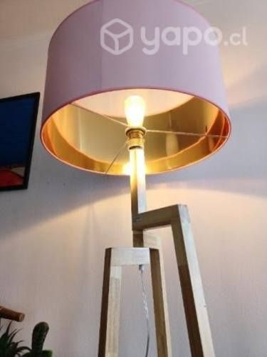 Lámpara de pie trípode