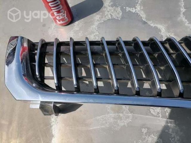 Mascara camioneta Mitsubhisi