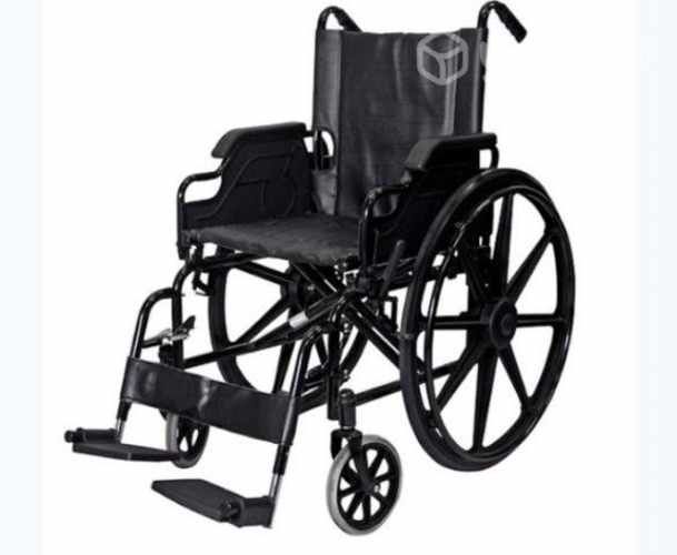 Silla de ruedas en excelente estado color negro