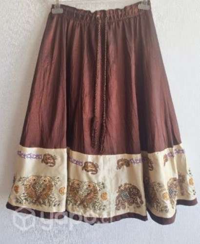 Falda larga café estilo Rapsodia, full adornos. L