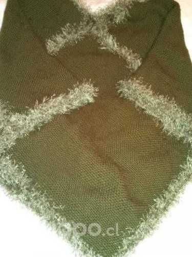 Poncho a telar color verde hecho a mano
