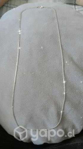 Cadena delgada de plata