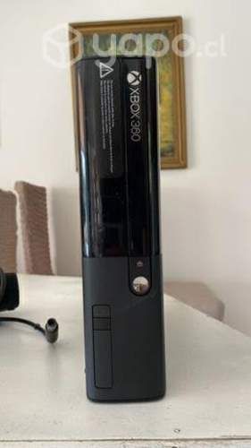 Xbox 360 250GB + 2 mandos + 2 juegos