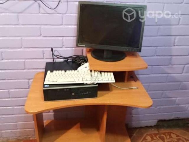 Computador más escritorio