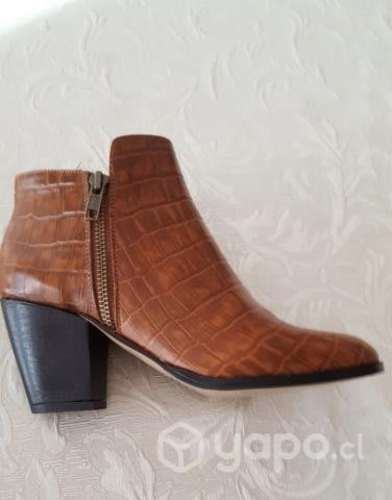 BOTINES de CUERO T. 36