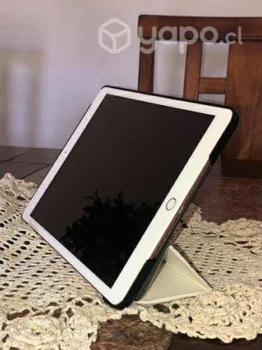 Ipad 8va Gen con cargador original + smart cover