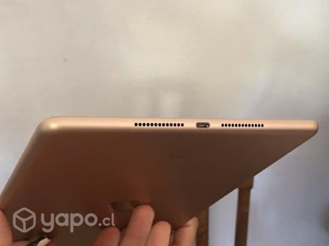 Ipad 8va Gen con cargador original + smart cover