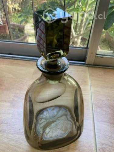 Botella de Cristal ahumado con tapa Alto 24 cms.,