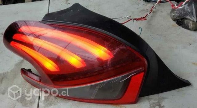 Foco izquierdo led Peugeot  detalle