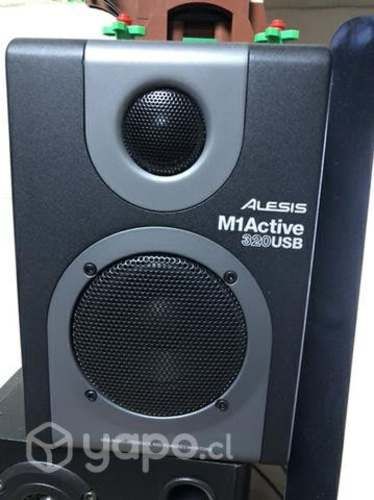 Par de monitores alesis