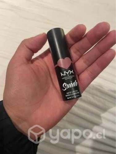 Labial NYX violet smoke