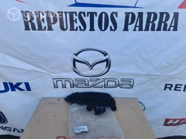 Bisel de neblinero mazda 3 2004 a 2006