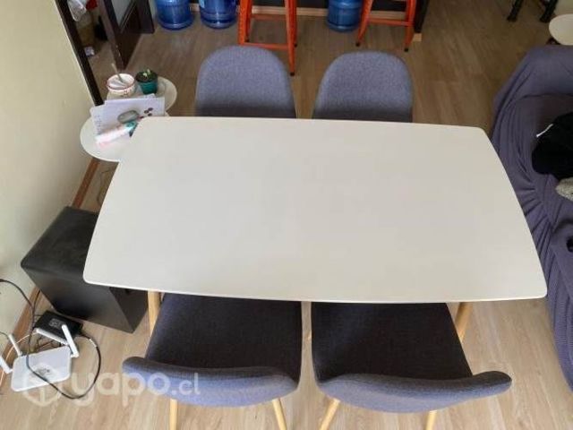 Mesa de Comedor de 4 sillas