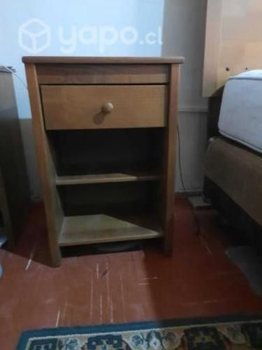 2 camas de 1 plaza 1/2 y sus veladores