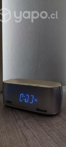 Radio despertador con parlante Bluetooth