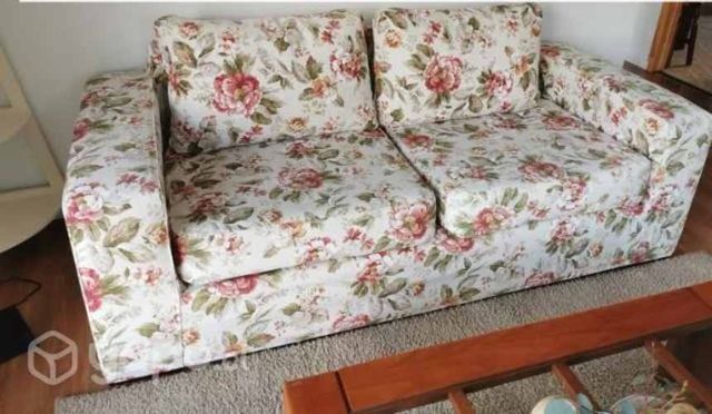 Sofá con funda de lona española.