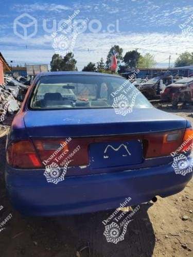 Foco trasero izquierdo mazda artis 1998