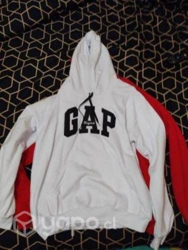 está ropa , puma y polerones gap