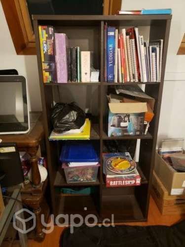 Mueble con repisas de color caje