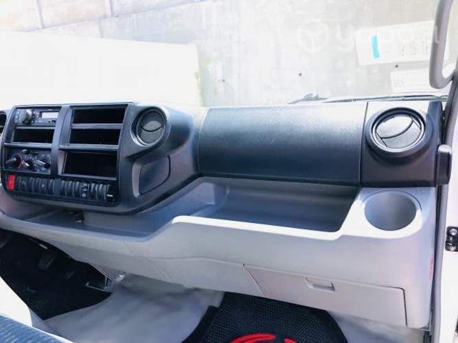 Camión Hino 817 2021 impecable 5.000 kg